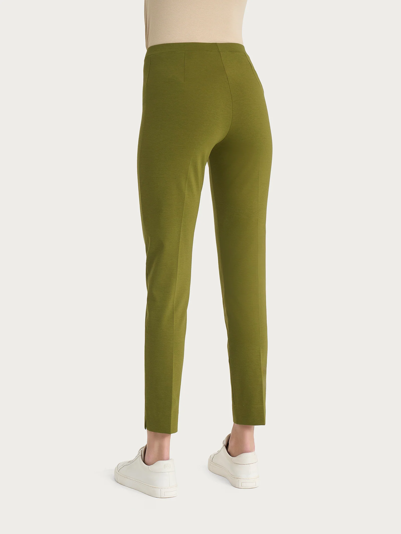 Pantalone capri con spacchetti in Compact Light - Sphagnum - Image 2