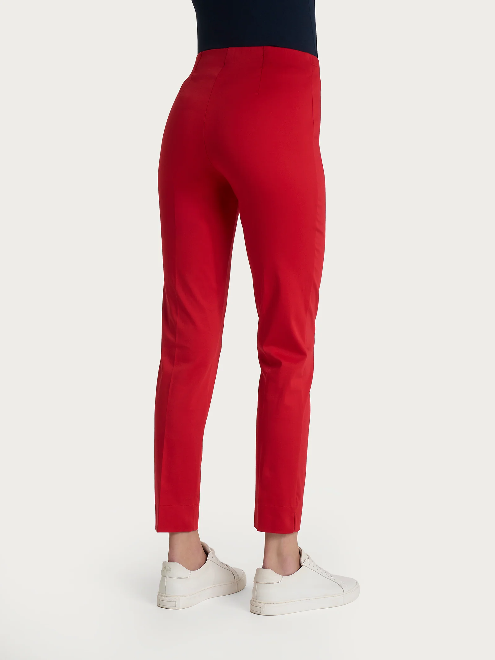 Pantalone capri con spacchetti in Satin Power - Salsa - Image 2
