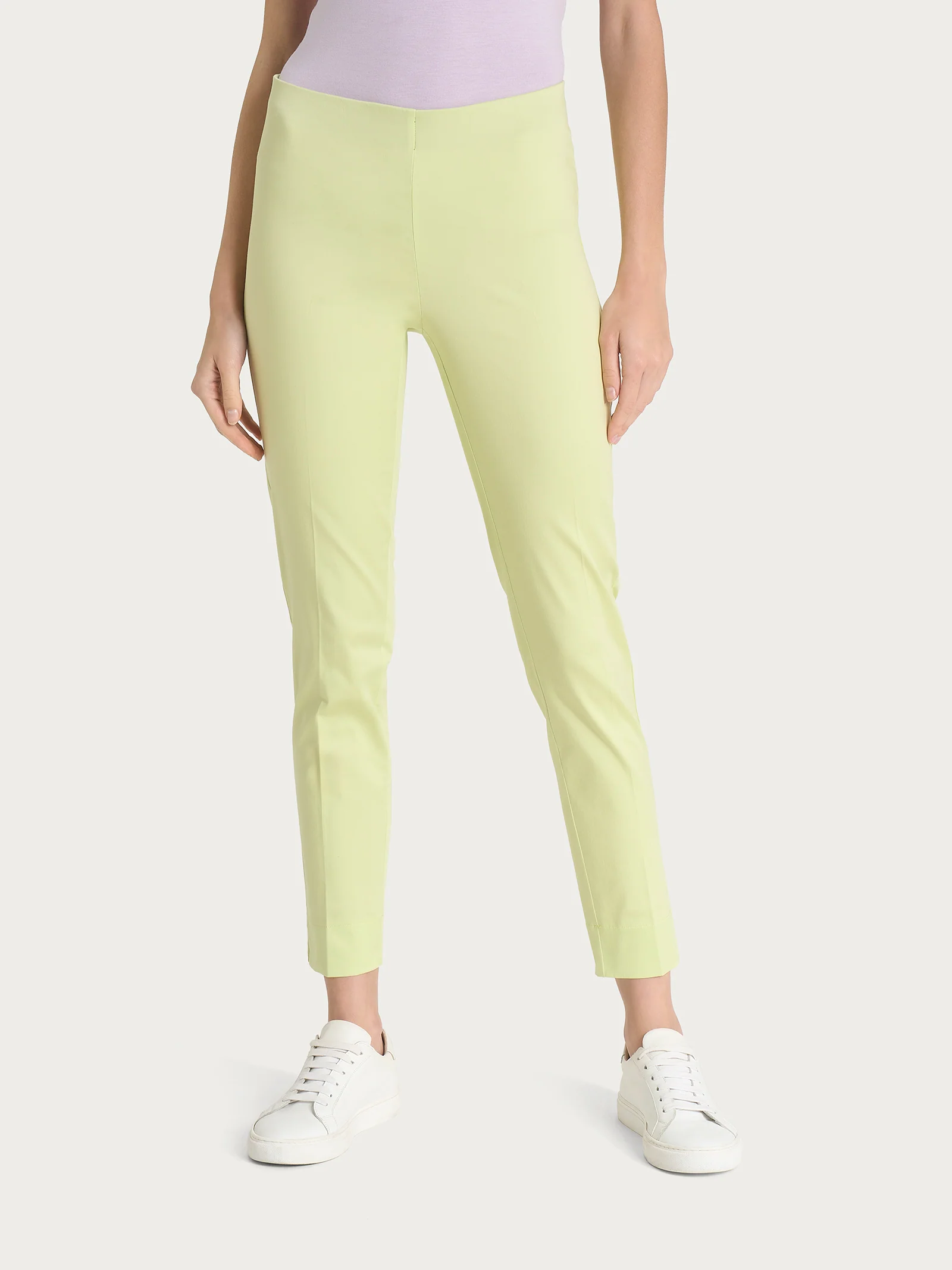 Pantalone capri con spacchetti in Satin Power - Shadow Lime