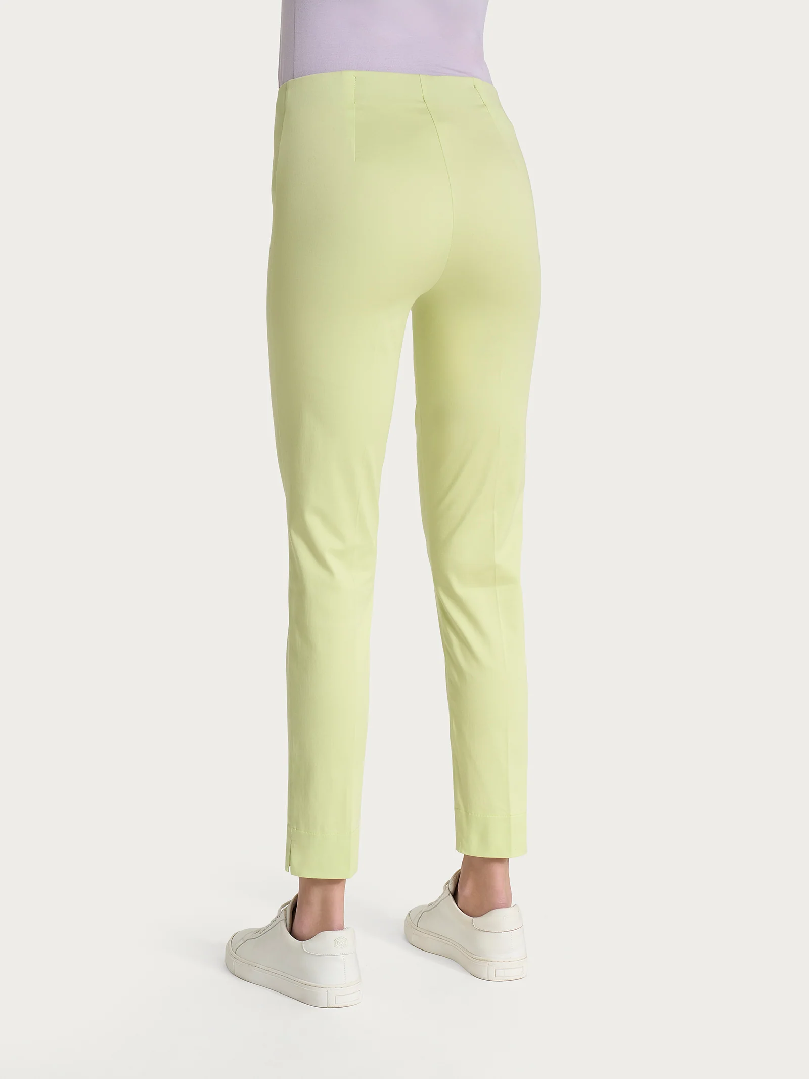 Pantalone capri con spacchetti in Satin Power - Shadow Lime - Image 2