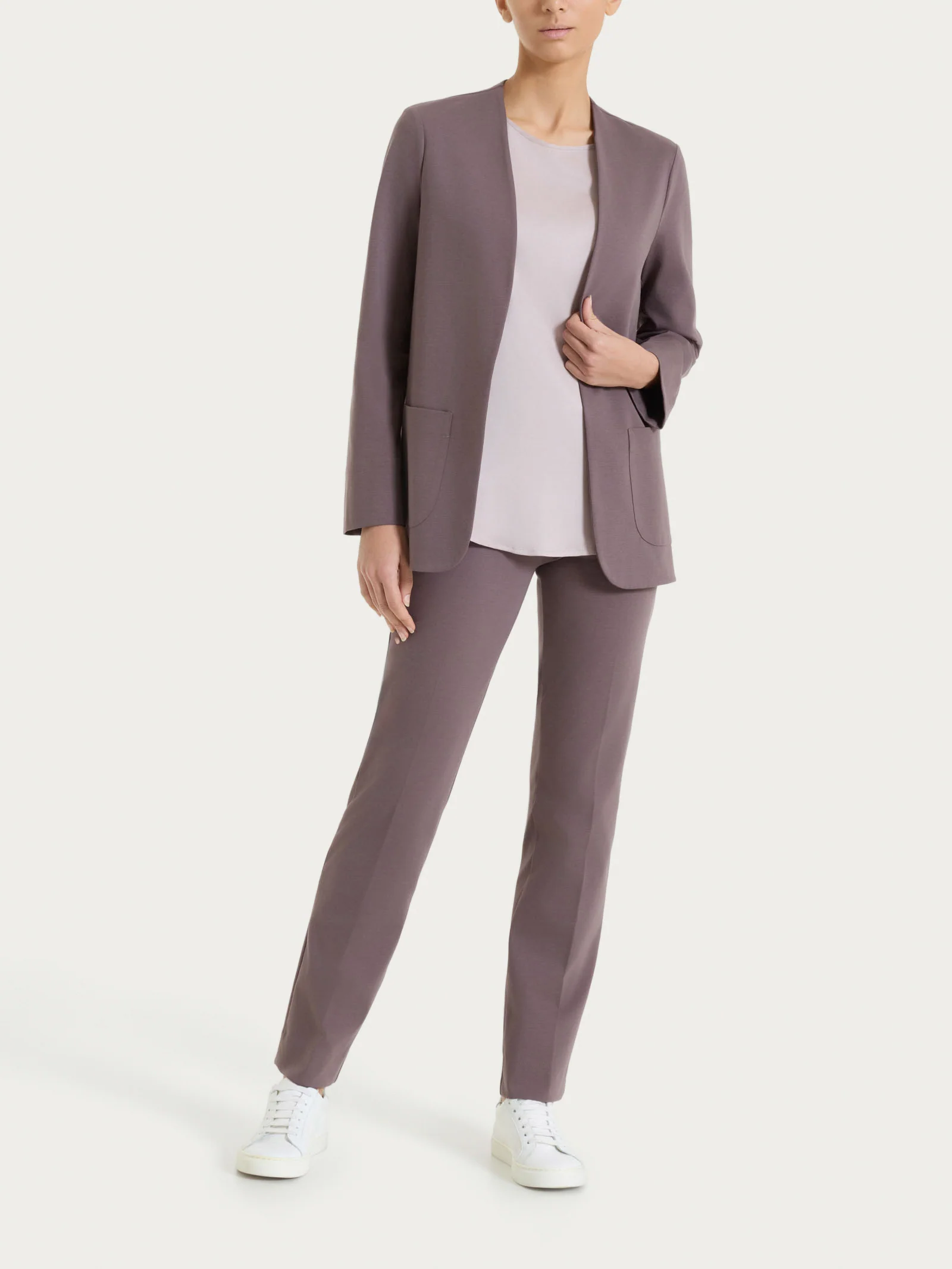 Pantalone dritto con tasche in Compact Light - Plum Truffle - Image 4