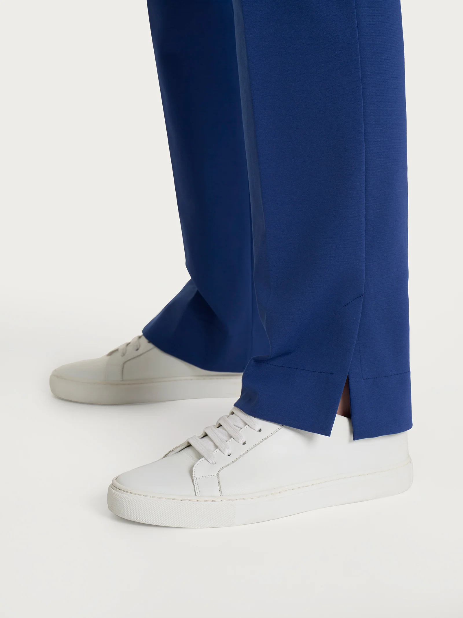 Pantalone dritto con tasche in Compact Light - Blueberry - Image 3