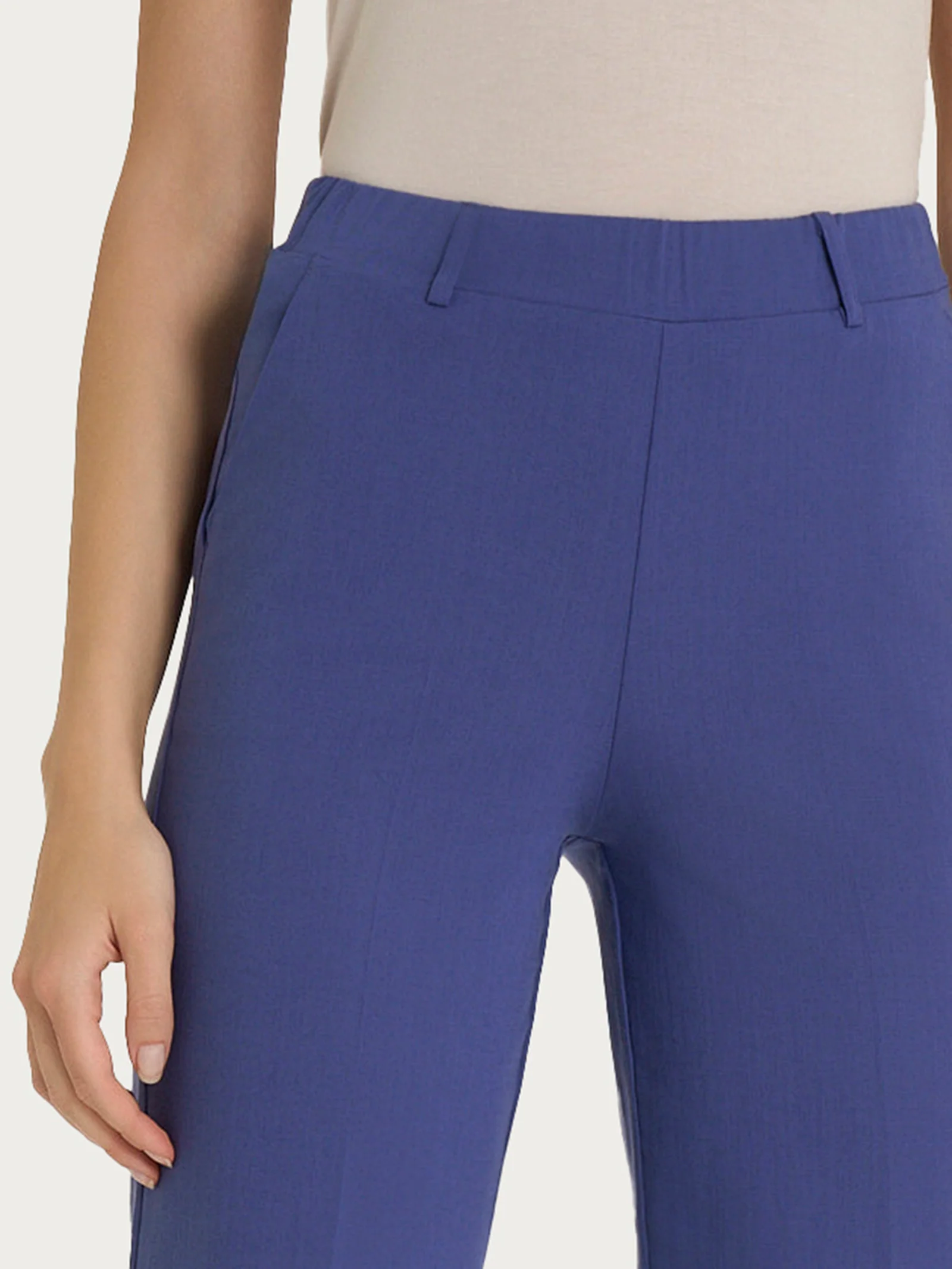 Pantalone dritto con tasche in Super Natural - Skipper Blue - Image 7