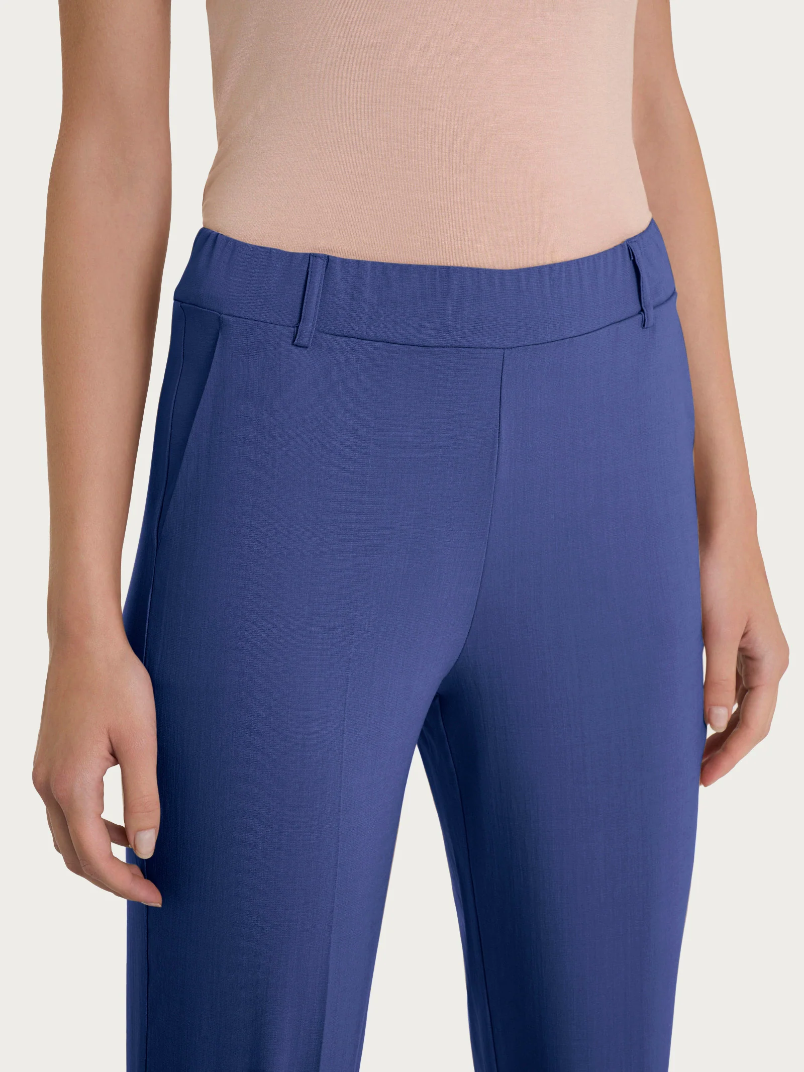 Pantalone dritto con tasche in Super Natural - Skipper Blue - Image 8