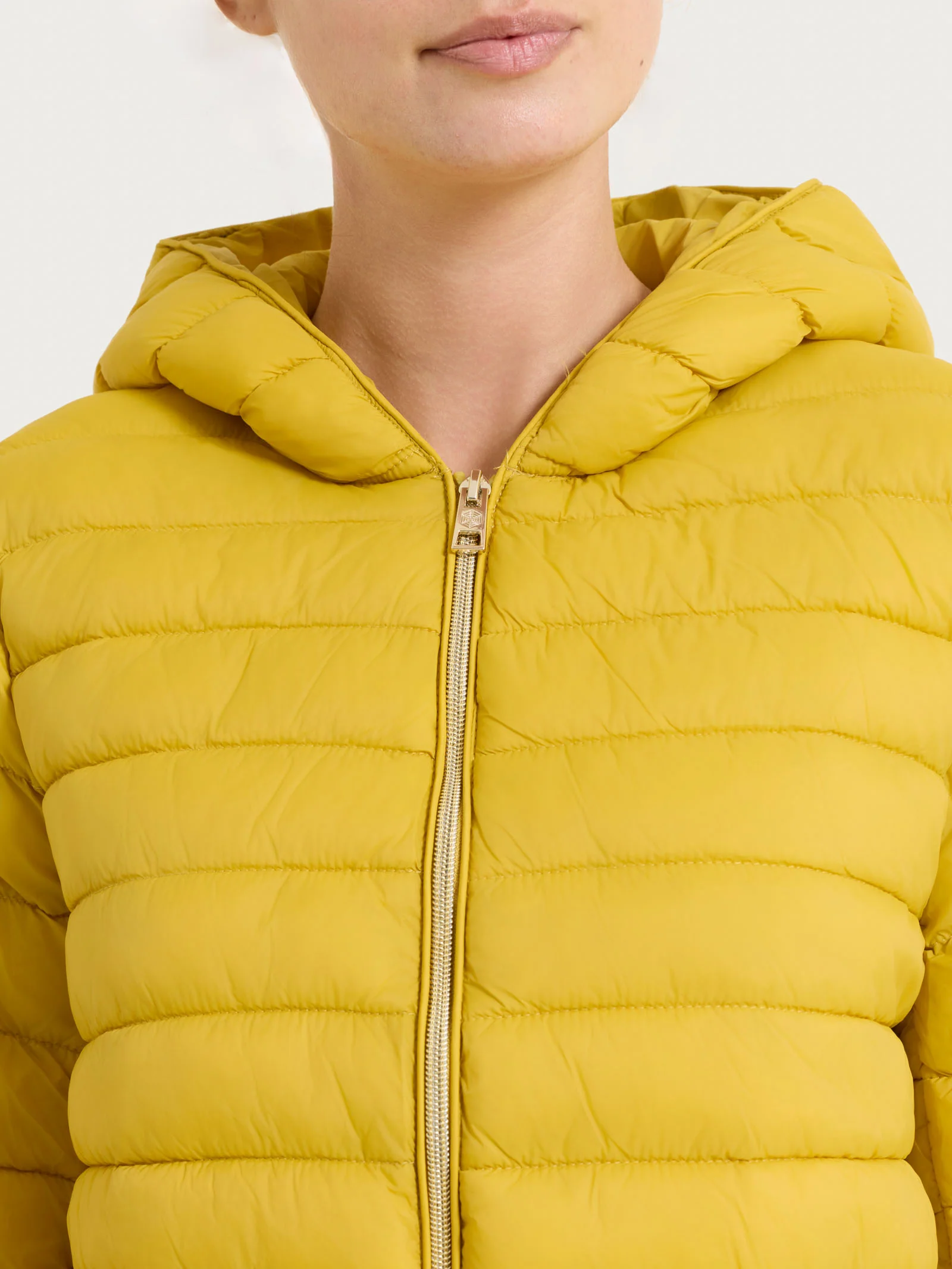Piumino con cappuccio in Vegan Down - Oil Yellow - Image 3
