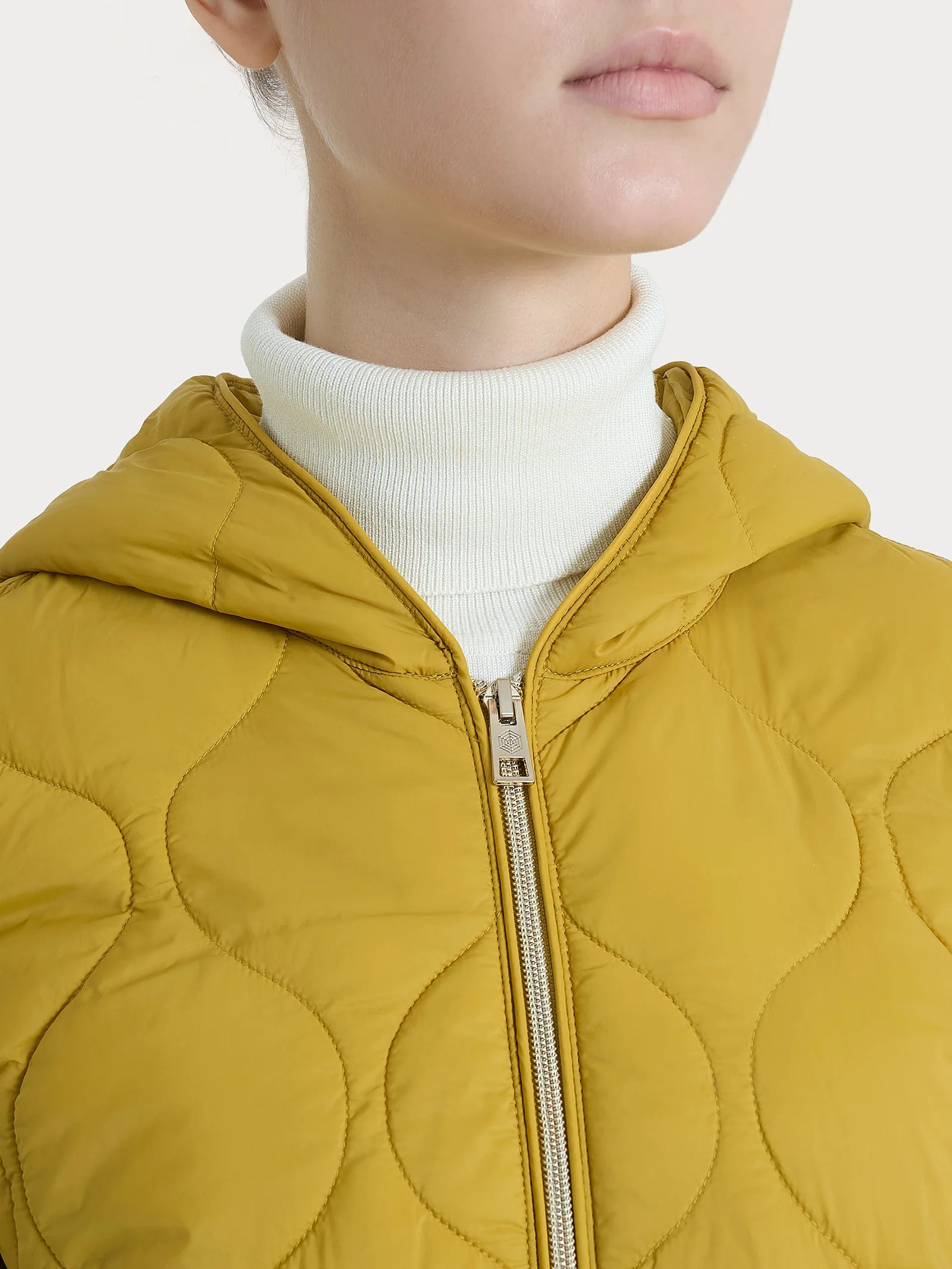 Piumino Onion Quilt con cappuccio - Oil Yellow - Image 4