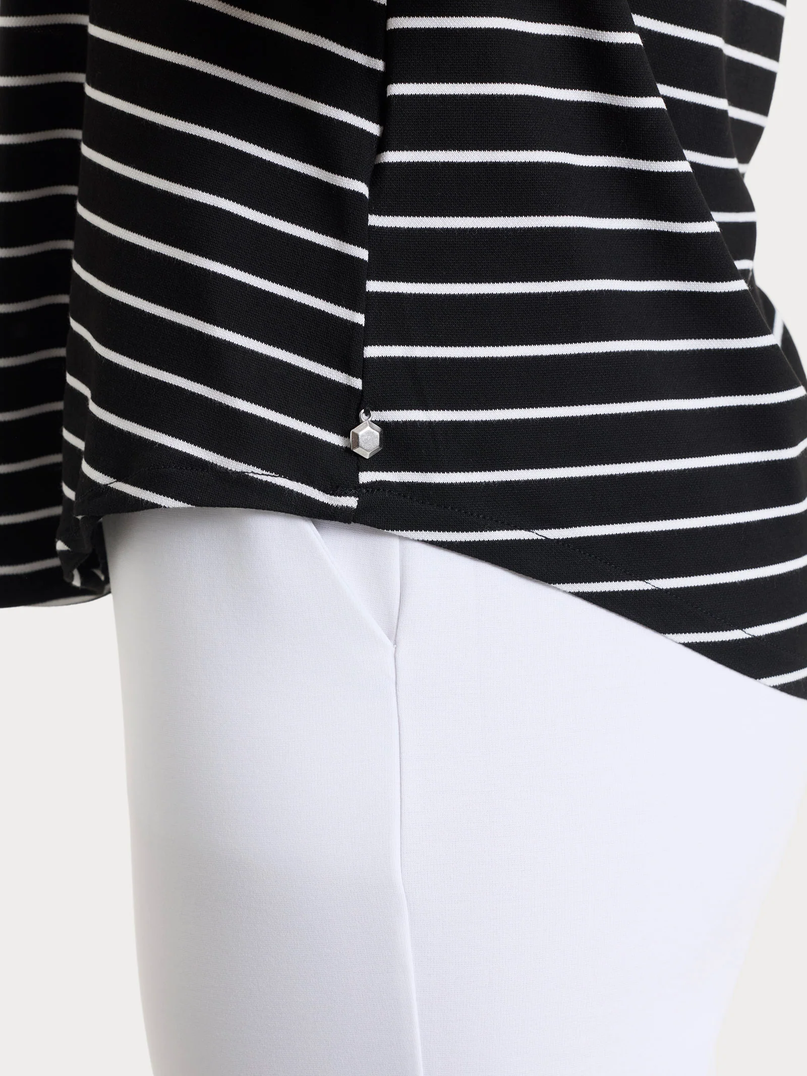 Top a righe con spalla larga in Summer Light Piquet - Fant.Nero - Image 3