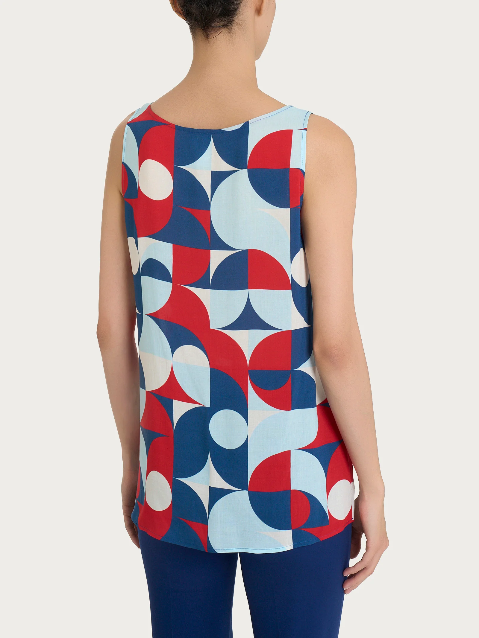 Top smanicato con geometric pattern in Ecoseta - Fant. Blueberry - Image 2