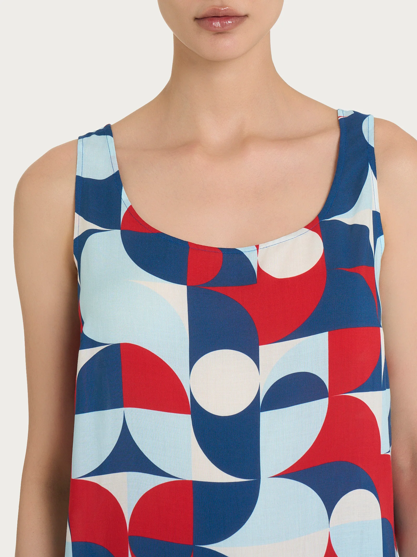 Top smanicato con geometric pattern in Ecoseta - Fant. Blueberry - Image 3
